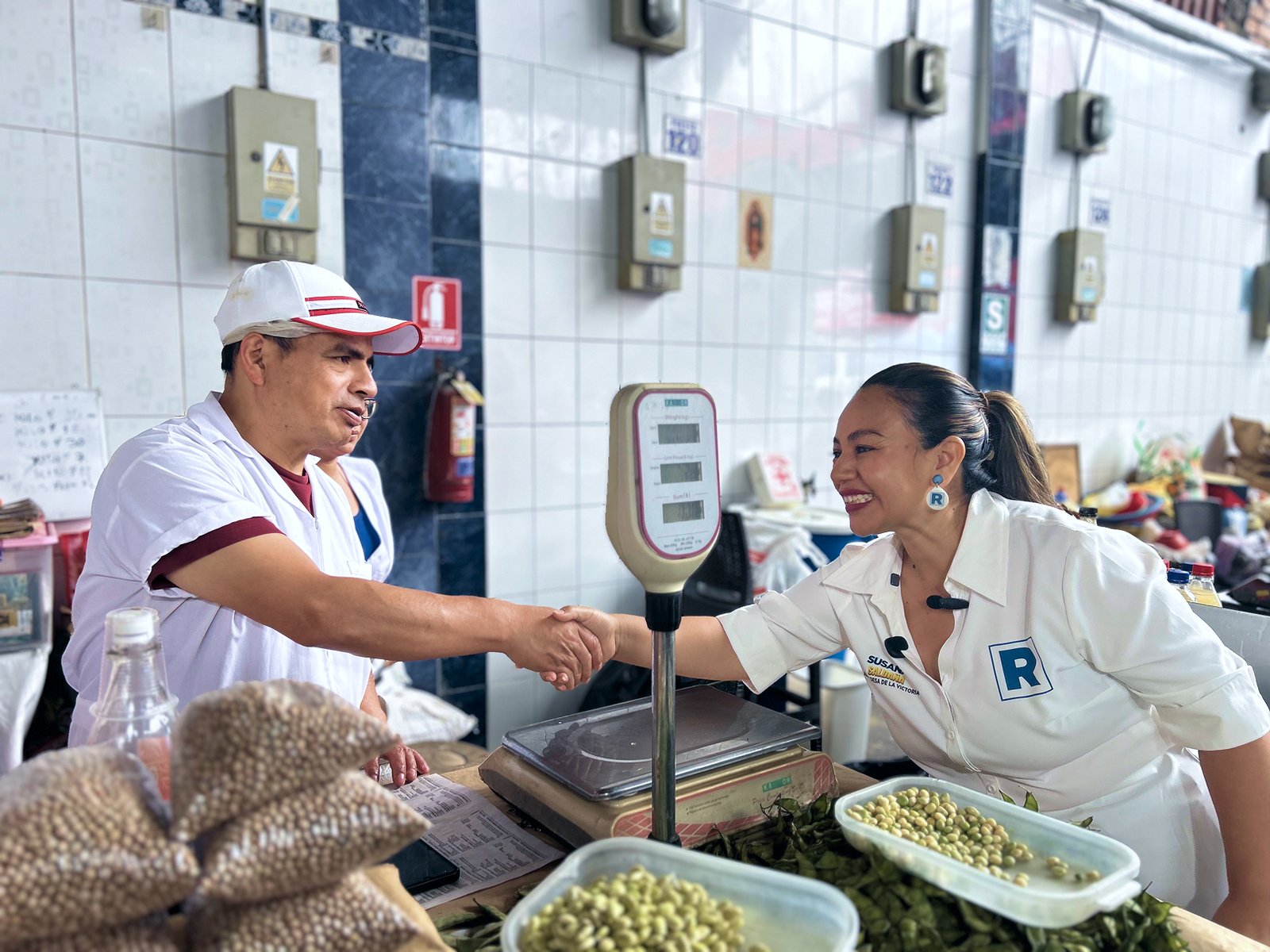 Saludando a los comerciantes